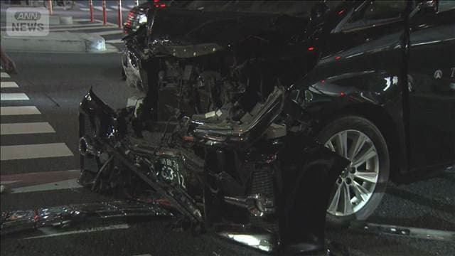 東京・六本木でタクシーと乗用車が衝突　4人けがで搬送　警視庁