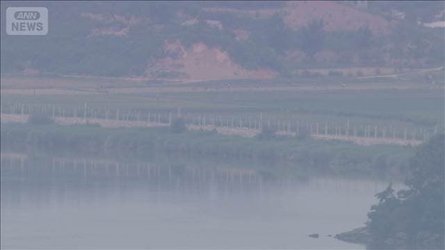 北朝鮮　国境線の要塞化進める　防御用の鉄柵か　川沿いにポールが並ぶ