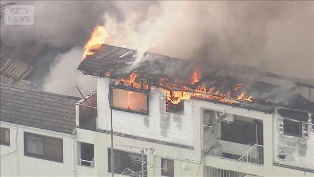 大阪で工場火災　隣のマンションなど合わせて8棟燃える　10代男性けが