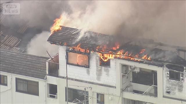 大阪で工場火災　計8棟焼ける　従業員“リチウムイオン電池扱う”