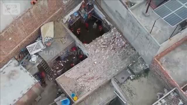 パキスタン 学習塾で屋根崩落　授業中の子ども14人死亡　上の階で建設工事
