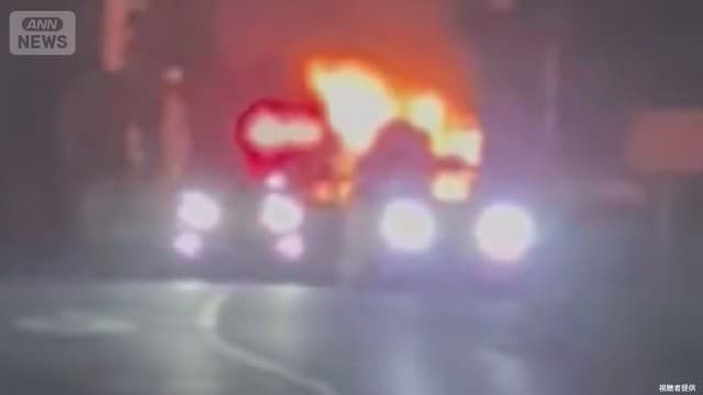 パトカー炎上「火の玉がバックして…」“燃えている車”が衝突してきたか