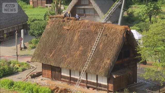 合掌造りの火事　ハチ駆除の“電流ラケット”で屋根に引火か