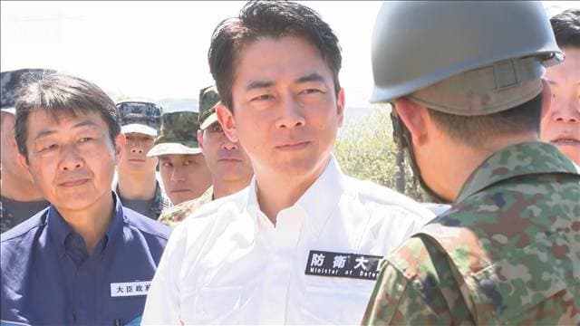 小泉大臣　熊本地震の被災地視察　入浴支援など必要の限り続ける