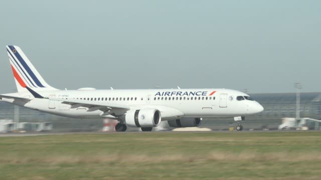 仏航空界で初　乳がんを「職業病」　元CAが勝訴　30年の勤務と発症の因果関係認める