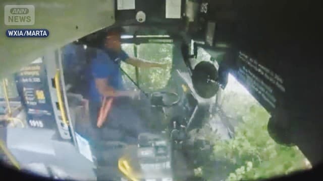 バス運転手“居眠り事故”木に衝突…そのとき車内は　アメリカ