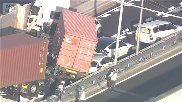 【速報】神戸 第二神明道路でトレーラーなど10台絡む事故　1人が一時閉じ込められる