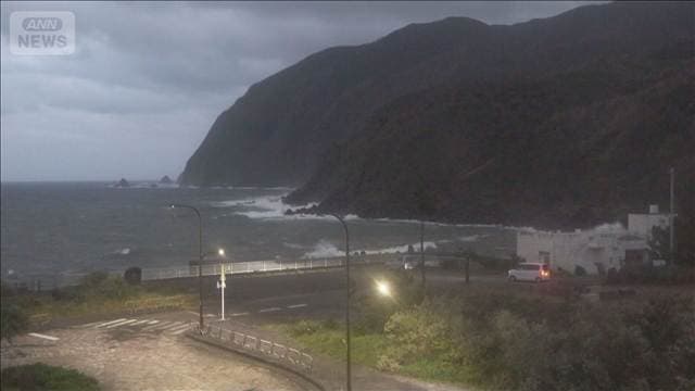 ダイビング中に一時不明の客ら　8人救助 全員意識あり　東京・八丈島　下田海保