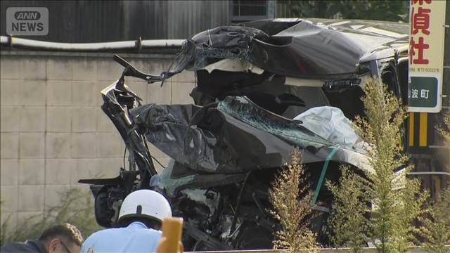 正面衝突　軽自動車が大破　バスは道路横に突っ込み…　女児が意識不明に