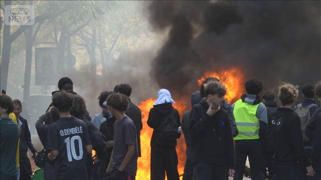 フランス全土で大規模デモ　デモに乗じた破壊行為で混乱　リモージュ市庁舎ほぼ全焼