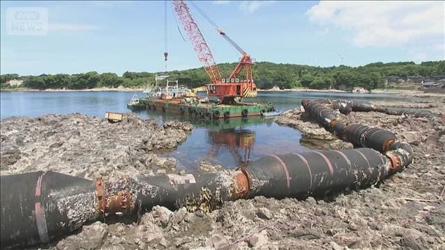 漂着の巨大ホース撤去続く 岩場入り組み作業難航、費用5000万円 石川・志賀町