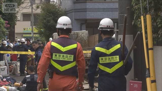 「窓が割れるほどの衝撃音」東京・北区で住宅焼ける火事 3人けが