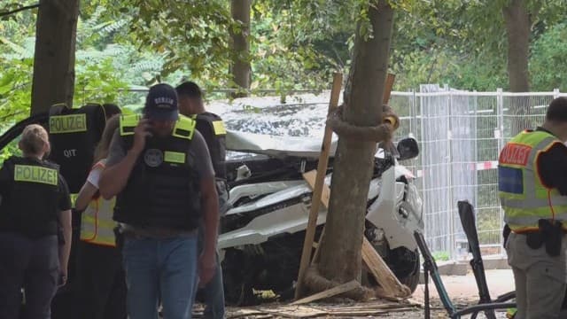 性的少数イベントに車突っ込み1人死亡 29人けが 独内相「テロ攻撃だ」容疑者逃走中