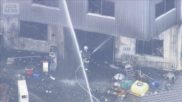 千葉・柏市の倉庫火災 住宅に延焼 約2時間半後に鎮火 70代男性が病院に搬送