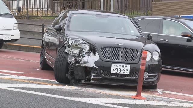 高級車が車7台に衝突 6人にけがさせた疑いで運転の男逮捕 捜査関係者