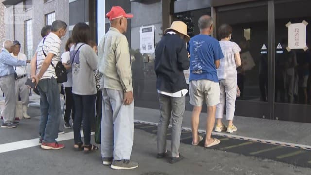 熊本地震から1週間“罹災証明”に100人以上の列