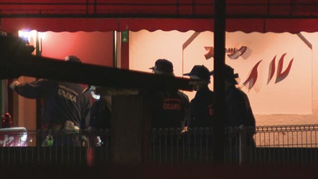 大阪で警察官が発砲し“刃物男”死亡 直前にスーパーで暴れる姿