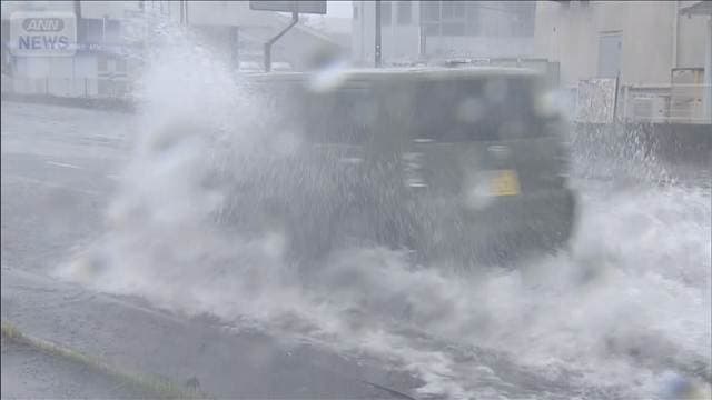 台風13号が沖縄に最接近 沖縄や奄美で大荒れ警戒