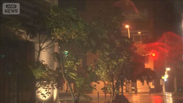 台風13号 沖縄や奄美で大荒れ 災害発生に警戒 空の便にも影響