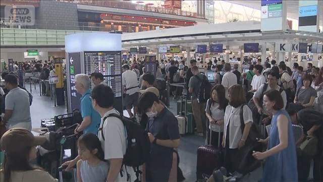 お盆休みスタート「海で泳ぐ」 海外出国や帰省ラッシュがピーク