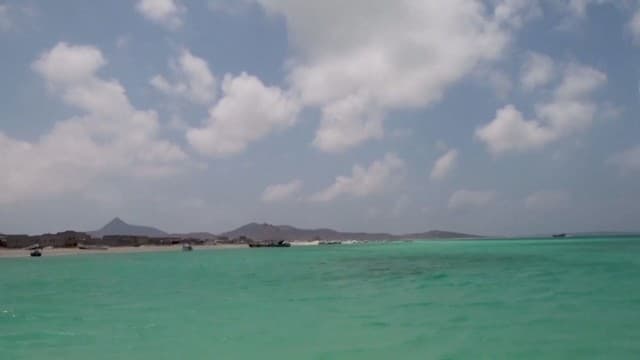 紅海の海峡でイエメン商船が被害 乗組員4人死亡とフーシ派攻撃非難 イエメン運輸省