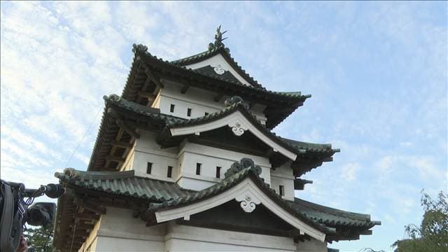400トンの弘前城天守を人力で動かす 市民団結 石垣工事終え11月には元の位置に