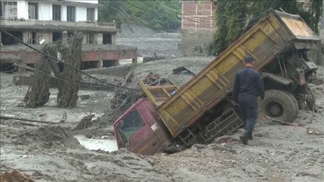 ネパール土石流 死者675人に 10ヵ国152人救助も行方不明者約2500人に