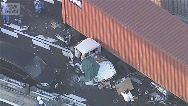 高速道路で10台絡む事故 車が次々と衝突…10人けが 神戸