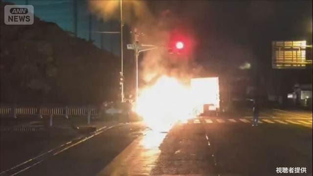 トラックと正面衝突…乗用車が炎上 3人死亡 千葉市中央区