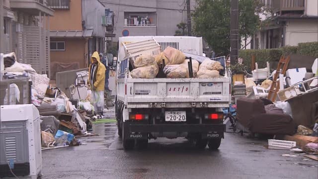 千葉・佐倉市で災害ごみ回収続く 台風25号で家屋浸水被害多数
