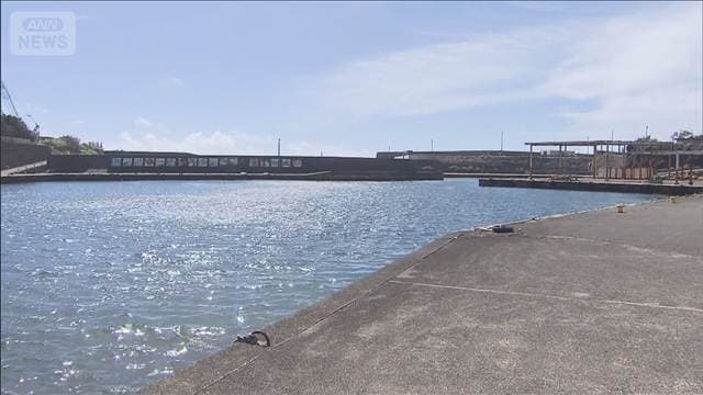 台風再来に備える八丈島 漁船を引き上げ、食料など備蓄