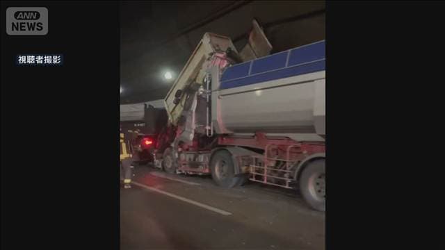 東京湾アクアラインでトラック4台事故 男性1人死亡 上りの通行止め続く