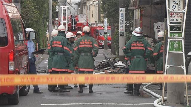焼け跡から1人遺体の火災現場で消防隊員1人死亡 川崎・多摩区