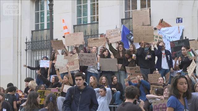 フランスで高校生らのデモ激化 逮捕・拘束5000人超 400校休校 過酷な教育環境に不満