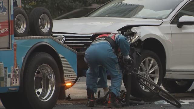 車にはねられ歩行者ら5人死傷 同乗者「運転者の体調が急変」