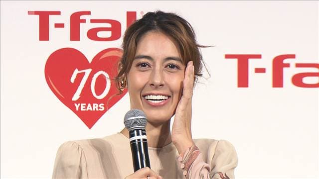 【森泉】祖母・故森英恵さんのビンテージドレスで登場<芸能動画>