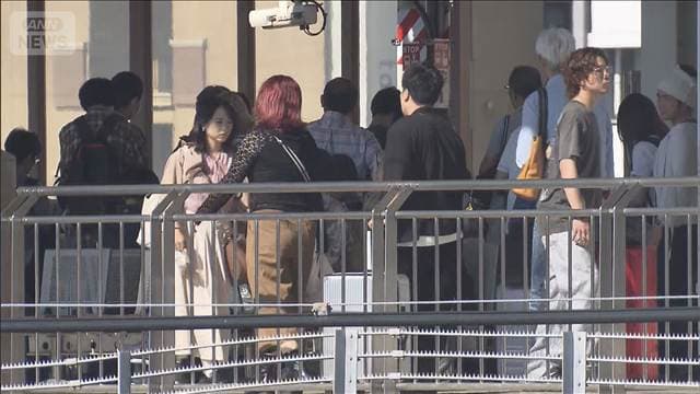 3連休初日 交通機関混雑 高速で最大40キロ渋滞予測も