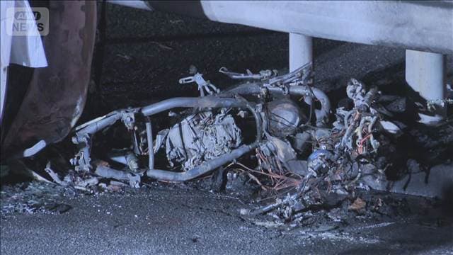 バイクと軽乗用車が衝突 車横転し炎上1人死亡 バイクの高校生は重傷 埼玉・上尾市
