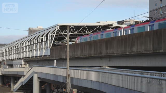 快速電車で走行中に“ドア“開く 乗客が原因か