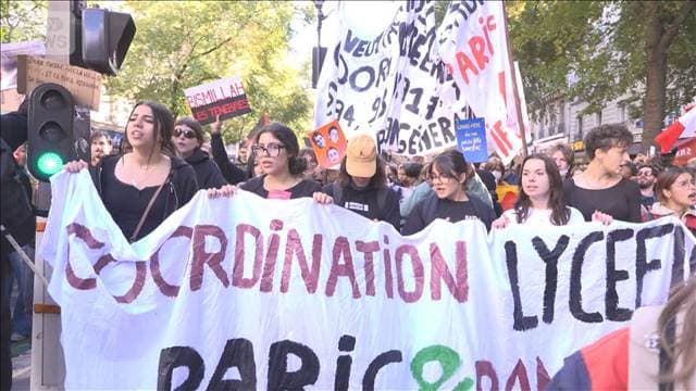 フランス全土でデモ パリなどで暴徒化 教育環境などの改善を求め