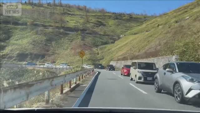 草津白根山「湯釜」8年ぶりの開放が一転中止に 週末駐車場あふれ渋滞も 安全に課題