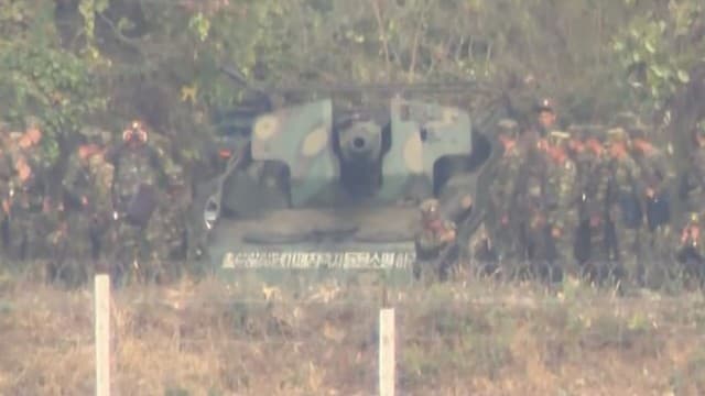北朝鮮が軍事境界線に自走砲3両 韓国側を向く砲口 武力誇示か