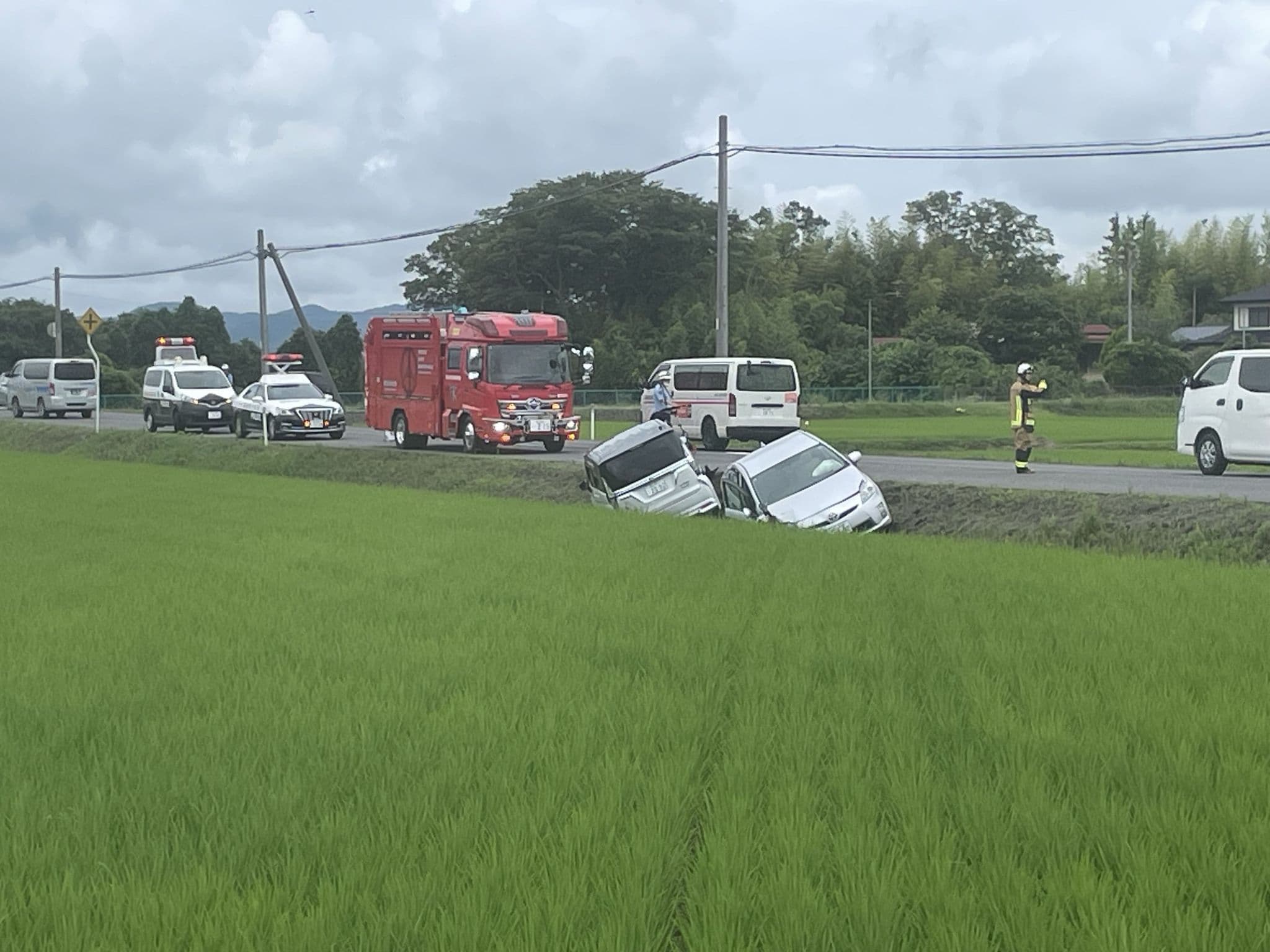 郡山市で乗用車同士が衝突 2人が病院搬送、命に別状なし