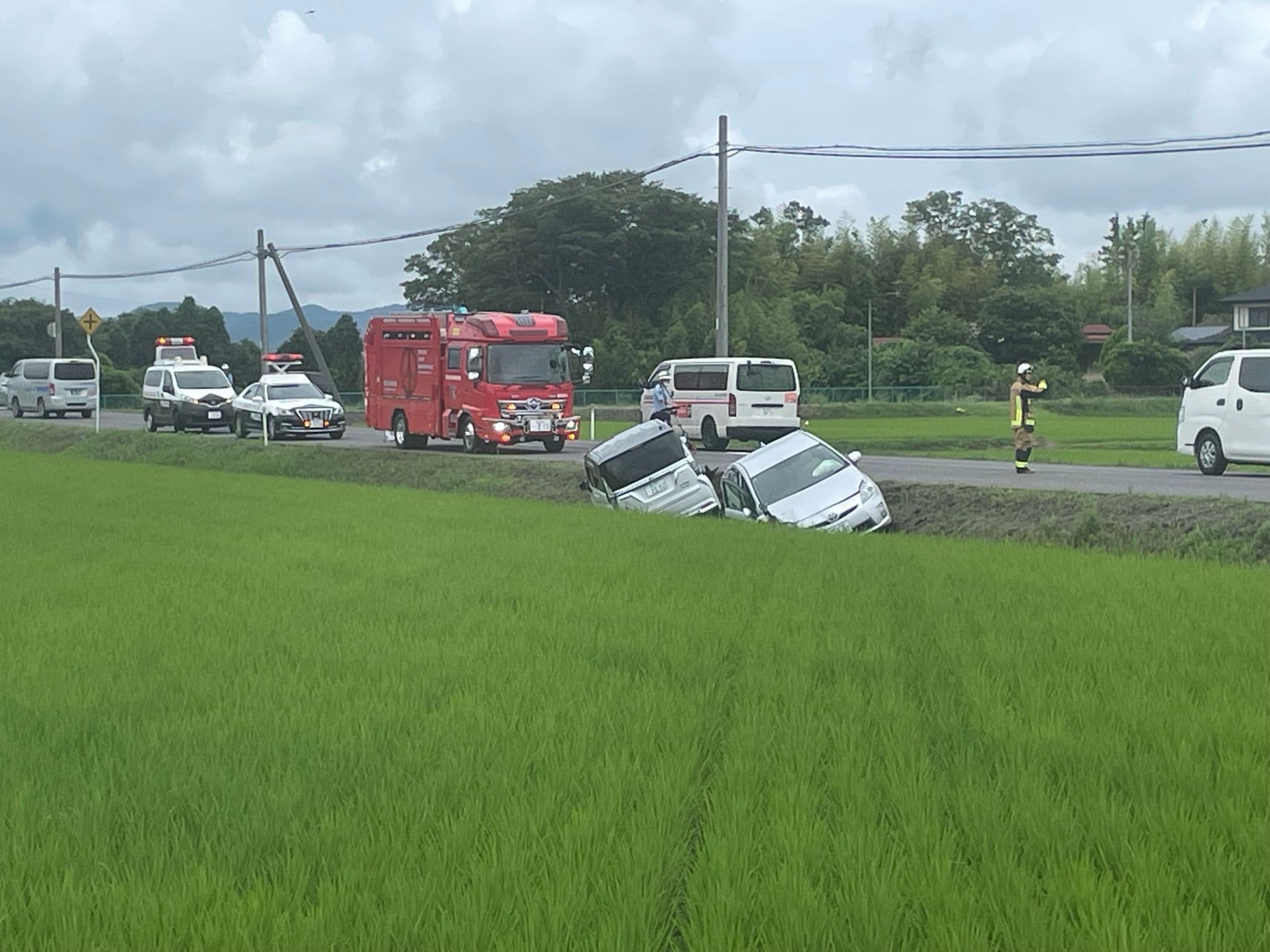郡山市で乗用車同士が衝突 2人が病院搬送、命に別状なし
